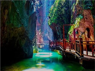 黃金周 ｜ 琉璃仙境！張家界朝陽(yáng)地縫提質(zhì)后重新開(kāi)放